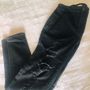 Distressed Black Curvy Jegging